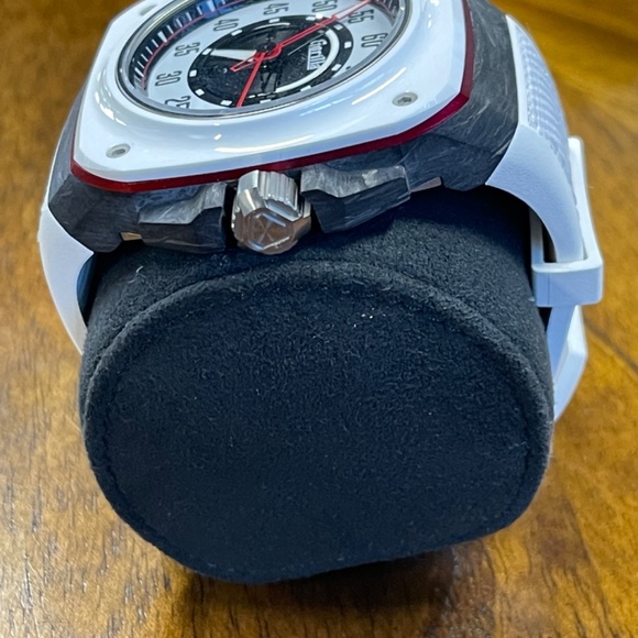 Gorilla Fastback RS White Watch Review Gorilla Fastback RS White Watch